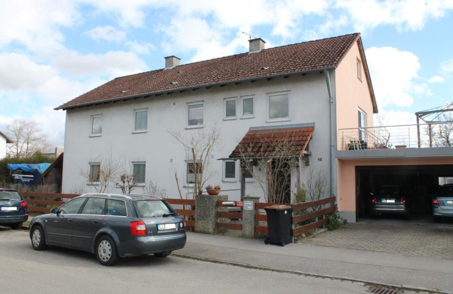 GROSSZ.GARTEN-ETW IN 2-PART.HAUS