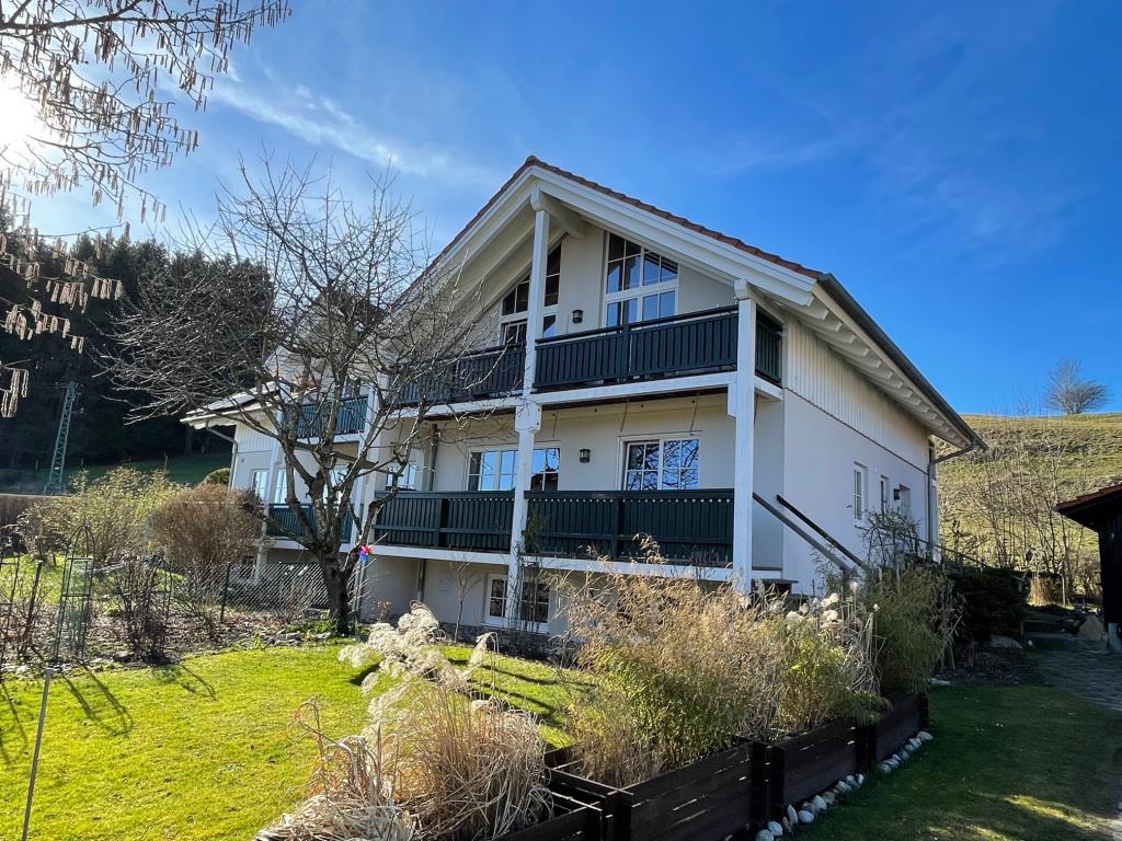 DOPPELHAUSHÄLFTE ROTT