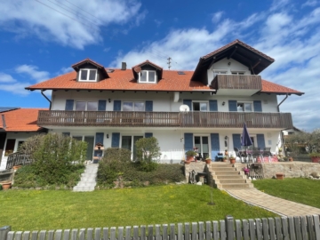 HELLE – GROSSZÜGIGE 3-ZIMMER-DACHGESCHOSS-WOHNUNG plus STUDIO! Rott am Lech, 86935 Rott, Wohnung