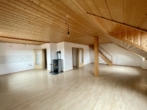 Wohnen/Essen/Küche I - HELLE – GROSSZÜGIGE 3-ZIMMER-DACHGESCHOSS-WOHNUNG plus STUDIO! Rott am Lech