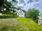 Ansicht mit Garten - Kleines – älteres HÄUSCHEN mit tollem GRUNDSTÜCK in direkter ORTSRANDLAGE! KLEINKITZIGHOFEN – nähe BUCHLOE/LANDSBERG