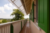 Balkon-Laufsteg-EG - UNIKAT mit traumhaftem WEITBLICK direkt am ORTSRAND! Grosses WH / 3x ETW mit MODERNSTEM STANDARD u. VIELEN EXTRAS!