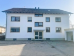 Ansicht Hauseingang / Hof - — VERKAUFT — SCHICKE – GERÄUMIGE 3/4 ZIMMER-ETW mit großem BALKON in RUHIGER WOHNLAGE von BUCHLOE!