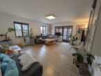 Wohnzimmer - — VERKAUFT — SUPER GERÄUMIGE – MODERNISIERTE 3-ZIMMER-ETW mit idyl.GARTEN + TERRASSE und BALKON!