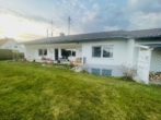 Ansicht Südseite - — VERMIETET — BUNGALOW mit TOLLEM GARTEN / Doppel-GARAGE + AUSGEBAUTER KELLER! HURLACH – Lkr.LL